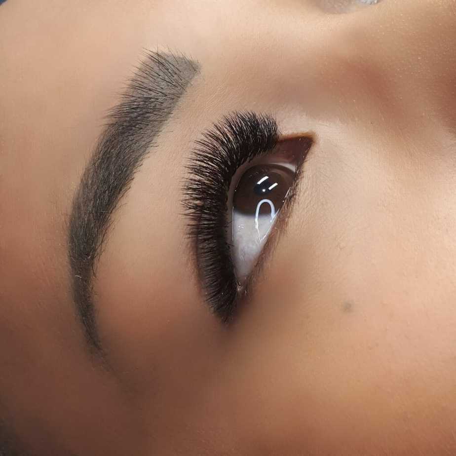 Eyelash extensions salon toujours belle in Montreal